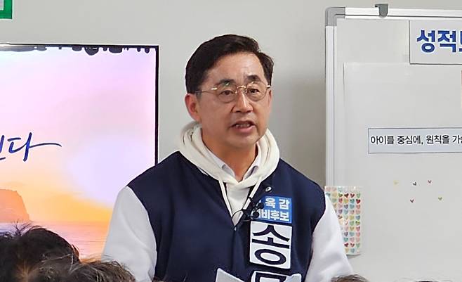 26일 선거사무소 개소식을 갖고 있는 송문석 제주도교육감 예비후보. ⓒ제주의소리