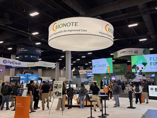 바이오노트 미국법인 바이오노트 USA가 지난 2월 15일부터 18일(현지시간)까지 미국 라스베가스에서 개최된 2026 라스베가스 수의학 컨퍼런스(WVC, Western Veterinary Conference)에 참가해 신제품 라인업을 선보이고 있다. (이미지=바이오노트)