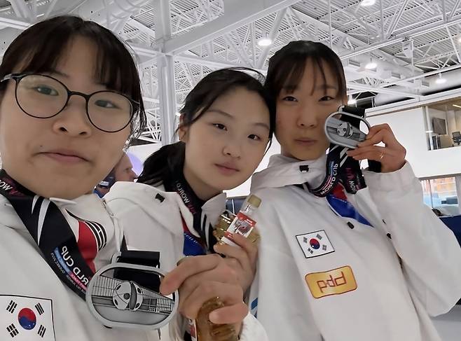 여자 쇼트트랙 10대 3총사. 왼쪽부터 김민지, 오송미, 강민지. 사진 | 김민지 SNS