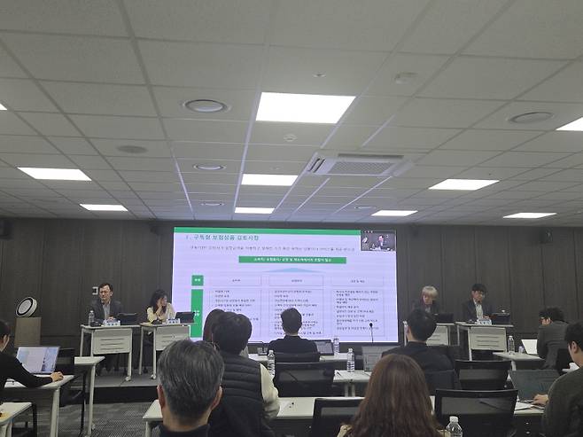 보험연구원 산학세미나에서 토론자들이 구독형 보험상품 검토사항과 제도 도입 과제에 대해 토론하고 있다. 김미현 기자.