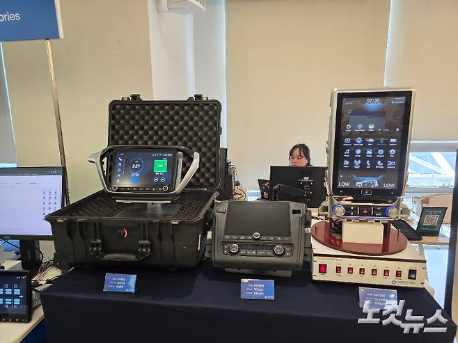 다이렉트 코리아 쇼케이스 현장에 전시된 차량용 디스플레이 제품들. 박성완 기자