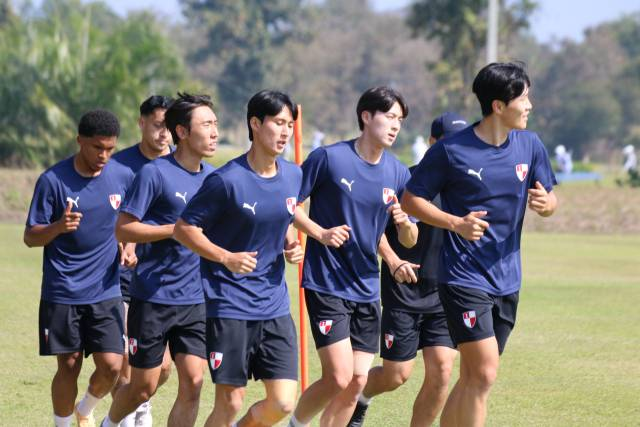 부산 선수들이 지난달 태국 전지훈련에서 러닝을 하고 있다. 부산 제공