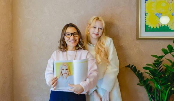 ▲ 평소 K팝 팬으로 알려진 룰라 대통령의 영부인 호잔렐라 다시우바 여사(왼쪽)가 블랙스완 가비와 따로 만나 환담을 나눴다. 제공|디알뮤직