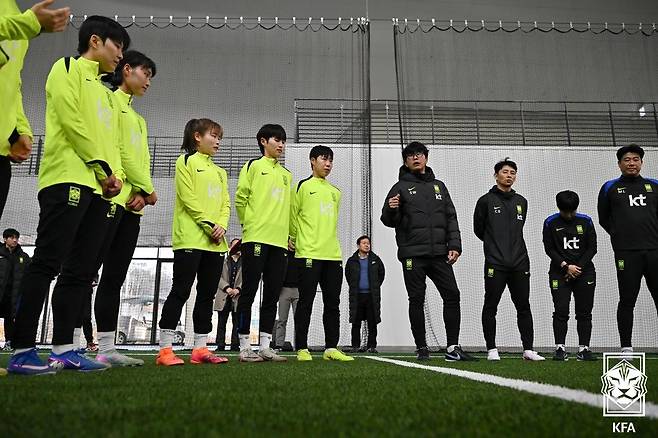 신상우 감독이 이끄는 여자 축구대표팀이 3월 1일부터 호주에서 열리는 AFC 여자 아시안컵에 나선다. (대한축구협회 제공)