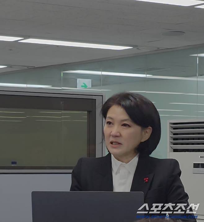 박지영 스포츠윤리센터 이사장이 사퇴 의사를 표한 후 2년1개월, 772일간 동고동락한 직원들의 헌신에 감사의 말을 전하던 중 눈시울이 붉어졌다.