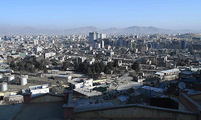 27일(현지시간) 아프가니스탄 카불 시내 전경. 파키스탄은 전날 카불을 포함한 아프간 주요 도시들을 폭격했다고 발표했다. 카불=AFP연합뉴스