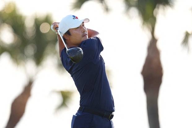 이경훈이 26일(현지시간) 미국 플로리다주 팜비치가든스 PGA 내셔널 챔피언 코스에서 열린 PGA 투어 코그니전트 클래식 1라운드 4번 홀에서 티샷을 날리고 있다. AFP연합뉴스