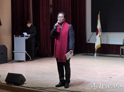 ◇6·3지선 춘천시장 출마를 선언한 변지량 전 강원도 도민복지특별자문관은 28일 춘천교육문화관에서 저서