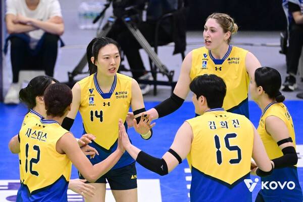 득점 후 기뻐하는 현대건설 선수들. /사진=KOVO