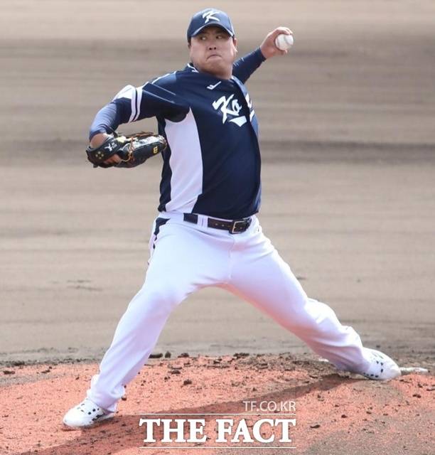 WBC에서 류현진의 어깨가 갈수록 무거워지고 있다. 류현진은 일본전 또는 대만전 등판이 유력하다. /한화 이글스