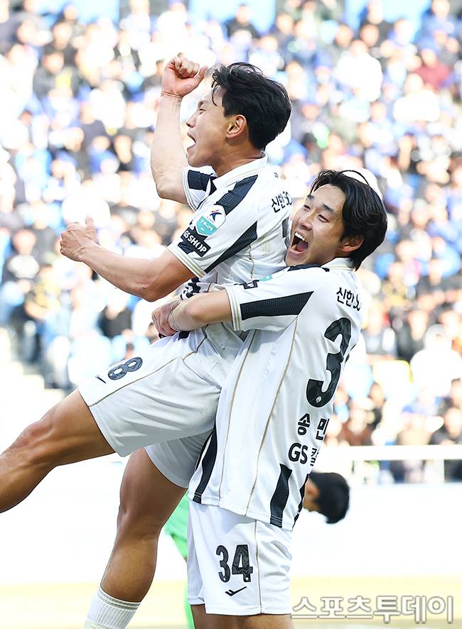 조영욱-송민규 / 사진=팽현준 기자