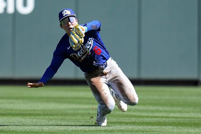 ▲ 공수주 모두에서 지난해보다 더 나은 경기력을 보여주며 다저스의 큰 기대를 모으고 있는 김혜성 ⓒ연합뉴스/AP통신