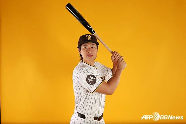 샌디에이고 파드리스 프로필 촬영을 하고 있는 송성문. /AFPBBNews=뉴스1