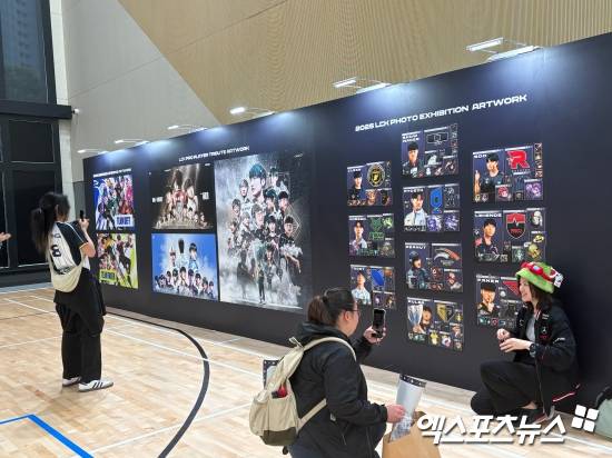 LCK 팬페스타 현장을 즐기는 팬들