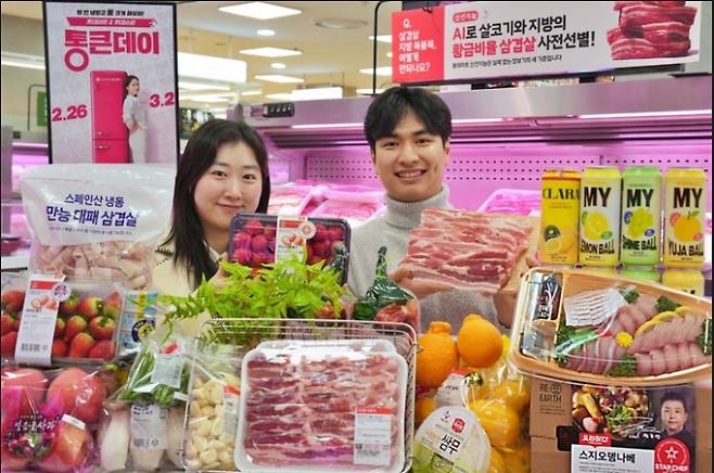 대형마트 휴무일, 이마트·롯데마트·홈플러스·코스트코 ‘삼삼데이 삼겹살 할인전’=이마트·롯데마트·홈플러스·코스트코 등 대형마트가 ‘삼삼데이(3월 3일)’를 앞두고 대형마트들이 삼겹살과 신선식품을 중심으로 대규모 할인전에 나섰다. ©사진=롯데마트: 대형마트 휴무일? 이마트·롯데마트·홈플러스‧코스트코 등 마트 휴무일, 쉬는날