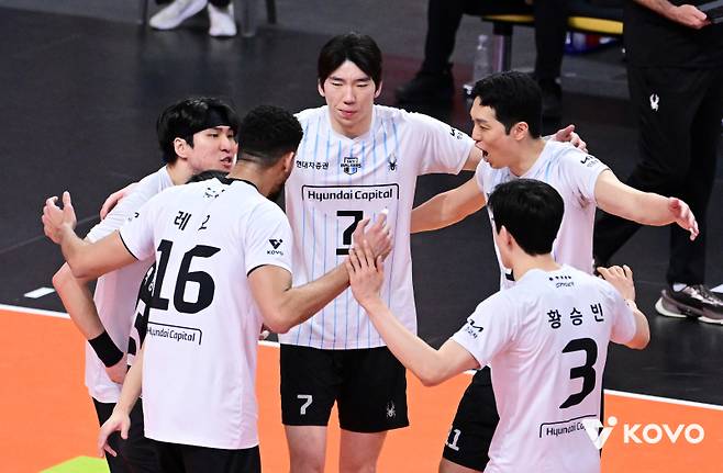 남자 프로배구 현대캐피탈이 연패를 끊고 선두를 추격했다. 사진=KOVO