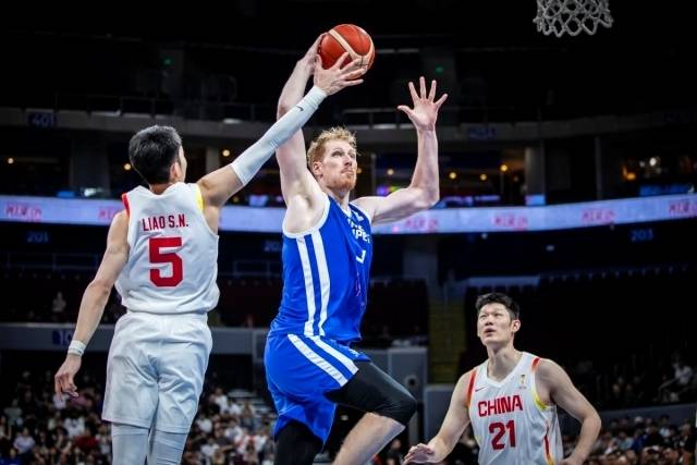 길벡은 19점 11리바운드 4어시스트 2스틸 3블록슛을 기록, 중국의 높이에 밀리지 않았다. 사진=FIBA 제공
