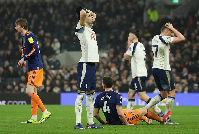 잉글랜드프리미어리그 토트넘 홋스퍼 선수들이 2월 10일(현지 시간) 런던 토트넘 홋스퍼 스타디움에서 열린 뉴캐슬 유나이티드와의 경기에서 1-2로 패했다. GETTYIMAGES