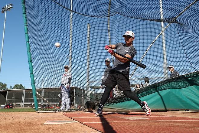 LG 오지환이 미국 애리조나 스프링캠프에서 타격 훈련에 임하고 있다. 사진 | LG 트윈스