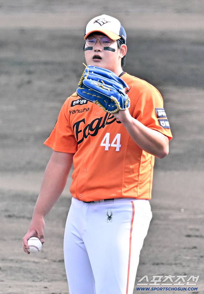 22일 일본 오키나와 니시자키 야구장에서 열린 한화 이글스와 지바 롯데의 연습경기. 한화 김서현이 숨을 고르고 있다. 오키나와(일본)=박재만 기자 pjm@sportschosun.com/2026.02.22/
