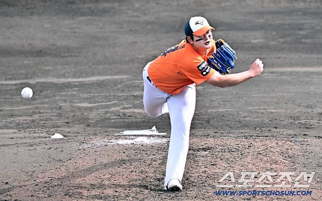 22일 일본 오키나와 니시자키 야구장에서 열린 한화 이글스와 지바 롯데의 연습경기. 한화 김서현이 역투하고 있다. 오키나와(일본)=박재만 기자 pjm@sportschosun.com/2026.02.22/