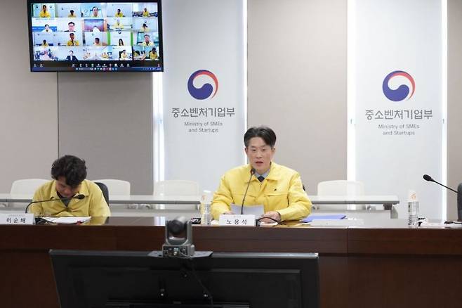 노용석 중소벤처기업부 제1차관이 3일 세종 청사에서 ‘중동 상황 관련 중소기업 피해·애로 대응 점검 회의’를 주재하고 있다. 중기부