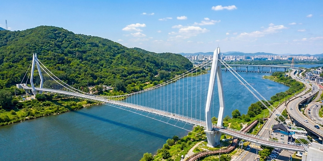 하남시 배알미동과 남양주시 와부읍 팔당리를 잇는 길이 530m의 친환경 출렁다리 조감도. 하남시 제공