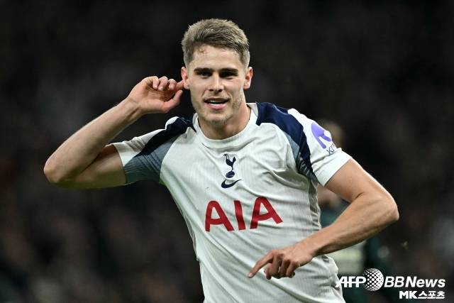 ‘기브미스포츠’는 “레알 마드리드, 바르셀로나는 반더벤에 대한 관심을 보이고 있다. 이로 인해 반더벤 역시 흔들렸고 토트넘의 계약 협상을 거절했다”며 “반더벤은 토트넘과의 새로운 계약에 대해 논의할 생각이 없는 것으로 알려졌다”고 이야기했다. 사진=AFPBBNews=News1