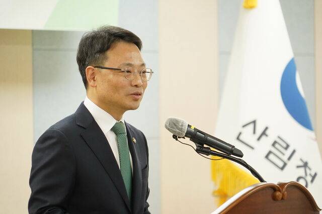 박은식 제37대 신임 산림청장이 3일 정부대전청사에서 열린 취임식에서 취임사를 읽고 있다. 산림청