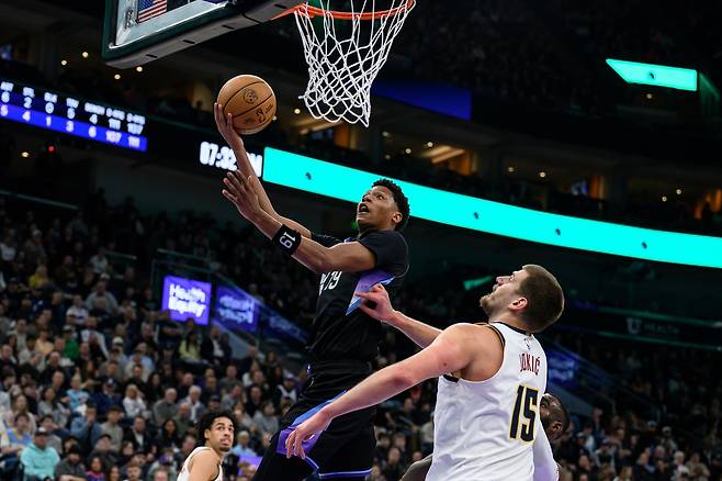 에이스 베일리가 3일 미국 유타주 솔트레이크시티의 델타 센터에서 열린 덴버 너기츠와 2025~2026 미국프로농구 정규리그 홈경기에서 슛을 하고 있다. 솔트레이크시티 | AP연합뉴스