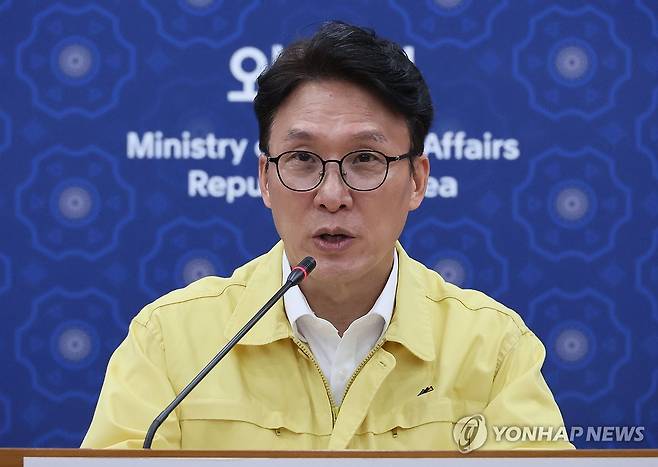 발언하는 김민석 총리 (서울=연합뉴스) 이정훈 기자 = 김민석 국무총리가 3일 서울 종로구 외교부 청사에서 열린 중동상황 관련 재외공관장 회의에서 발언하고 있다. 2026.3.3 uwg806@yna.co.kr