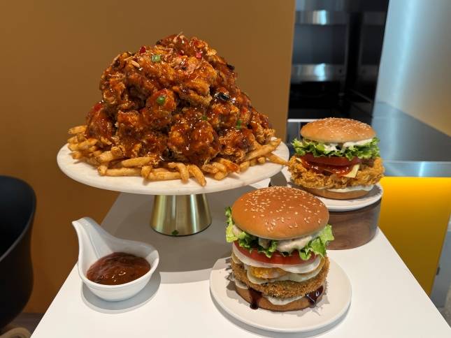 맘스터치가 오는 12일 출시 예정인 '후덕죽 셰프 컬렉션'./사진=윤서영 기자 sy@