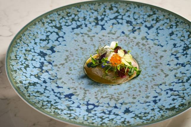 광어 방어 홀스래디쉬 제철허브 요리/사진=반얀트리 클럽 앤 스파 서울