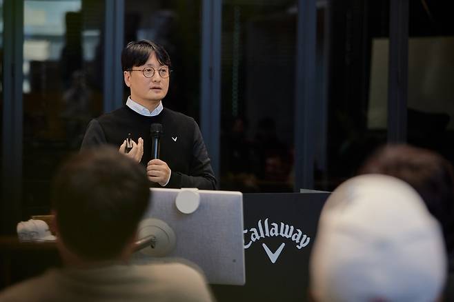 캘러웨이골프 코리아 김태훈 마케팅 총괄 상무가 팀 -1 시즌2 발대식에서 참가자들에게 기획 취지를 설명하고 있다. 사진 | 캘러웨이골프 코리아