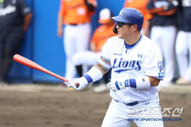삼성 최형우가 3일 한화전서 첫 실전에 나서 타격을 하고 있다. 사진제공=삼성 라이온즈