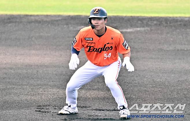 22일 일본 오키나와 니시자키 야구장에서 열린 한화 이글스와 지바 롯데의 연습경기. 오재원이 안타를 날린 뒤 숨을 고르고 있다. 오키나와(일본)=박재만 기자 pjm@sportschosun.com/2026.02.22/