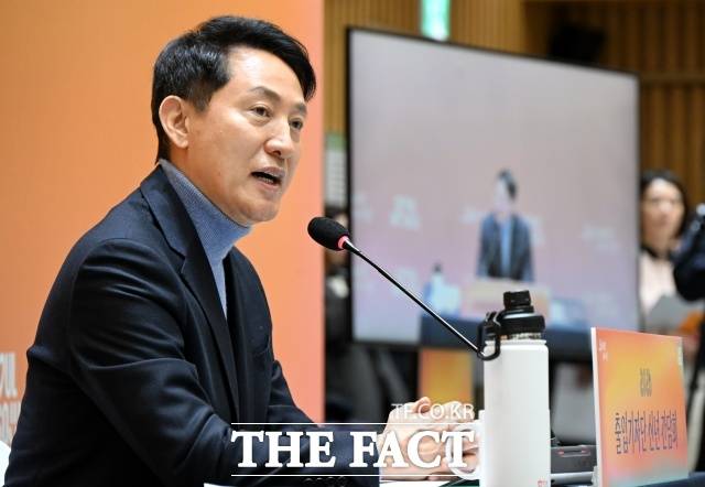 오 시장이 지난달 10일 2026 출입기자단 신년간담회에서 질의응답하고 있다. /서울시