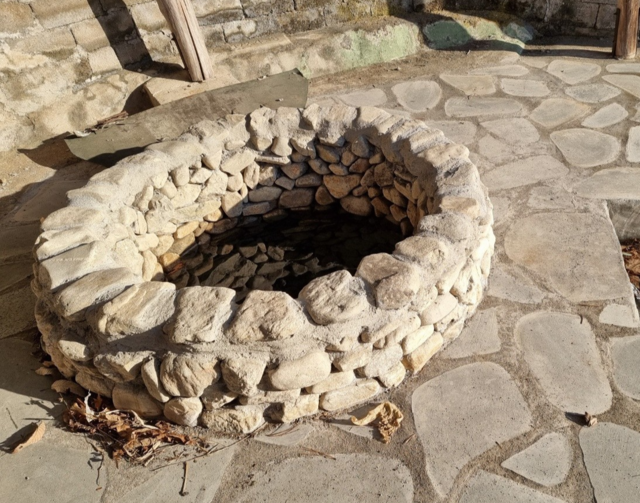 전라북도 임실군 운암면 냉천리 우리 마을에 복원된 시암(우물).