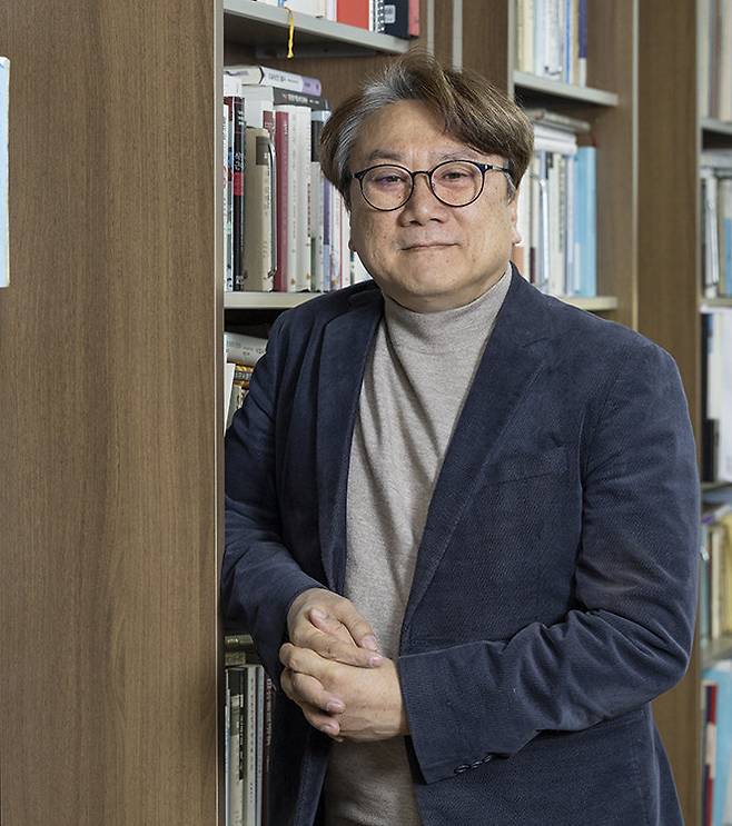 장신 한국학중앙연구원 교수.‘1930·40년대 조선총독부의 사상전향정책 연구’로 박사학위를 받았다. ‘환단고기’와 관련해 ‘유교청년 이유립과 환단고기’ ‘이유립의 계연수 날조기’ 두 편의 논문을 발표한 바 있다. 조영철 기자