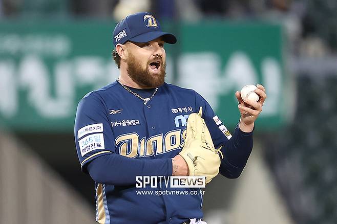 ▲ 지난해 NC에서 뛰었던 로건 앨런이 캐나다 WBC 대표팀에 발탁됐다. 4일 토론토와 경기에 선발로 나온 로건은 제구 난조로 1이닝 5실점에 그쳤다. 44구를 던졌는데 스트라이크가 16개였다. 2회 내준 3연속 볼넷이 전부 자책점으로 돌아오면서 실점이 늘었다. ⓒ곽혜미 기자