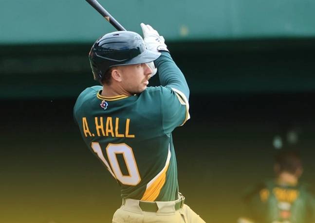 3일 요미우리 자이언츠전에서 홈런을 쏘아올린 알렉스 홀. /사진=호주 국가대표팀 공식 SNS