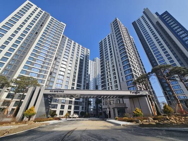 인천 미추홀구 주안동 '주안 센트럴파라곤아파트'에 입주예정인 1천 321세대 구민이 3월 입주가 불투명해져 대책마련이 시급하다. <조합 제공>