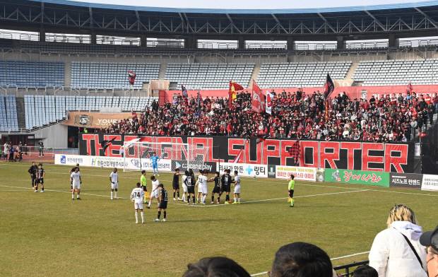 지난해 11월 부천종합운동장에서 부천FC1995의 홈경기가 진행되고 있다. /부천시 제공
