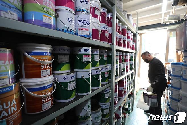 서울의 한 페인트 판매 대리점 모습. 뉴스1 DB ⓒ 뉴스1 구윤성 기자