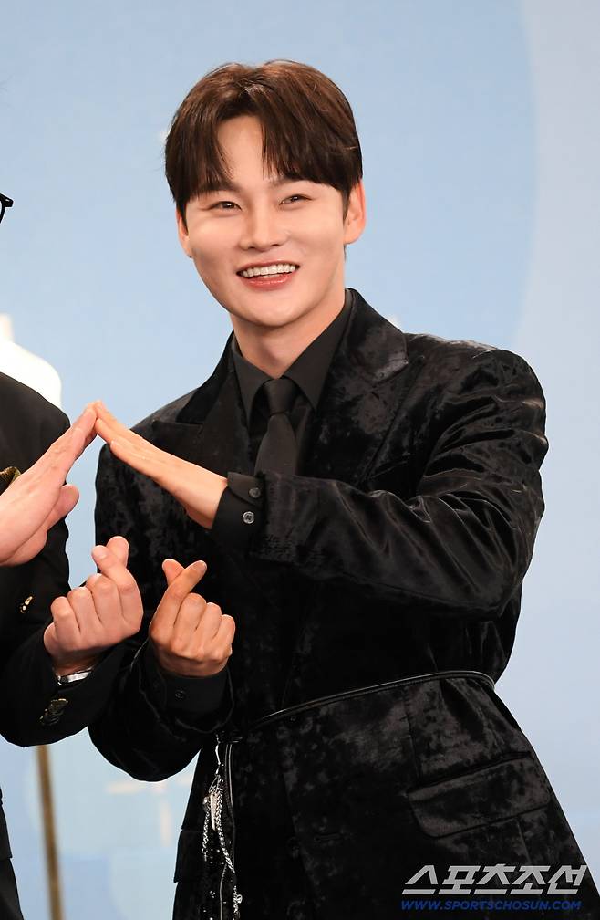 2025 KBS 연예대상이 20일 서울 여의도 KBS에서 열렸다. 박서진이 포토타임을 갖고 있다. 여의도=박재만 기자 pjm@sportschosun.com/2025.12.20/