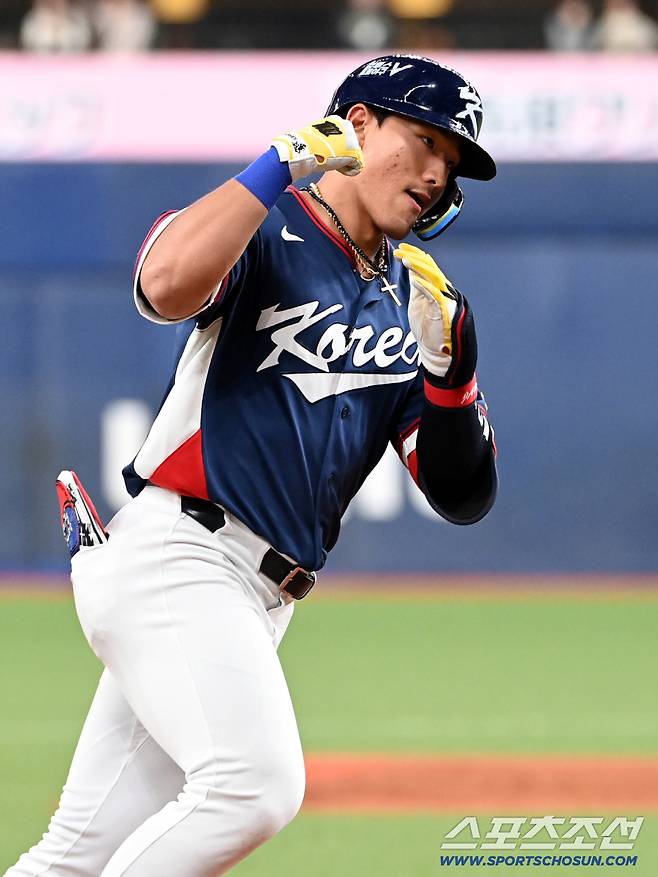 3일 일본 오사카 교세라돔에서 열린 WBC(월드베이스볼클래식) 한국과 오릭스 버팔로스의 경기. 9회초 안현민이 솔로홈런을 치고 기뻐하고 있다. 오사카(일본)=허상욱 기자wook@sportschosun.com/2026.03.03/