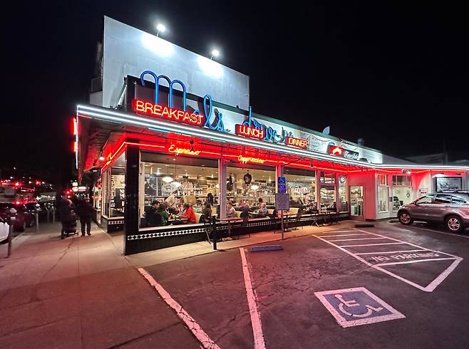 샌프란시스코 롬바드 스트리트 멜스 드라이브인 외관 ⓒ류재도