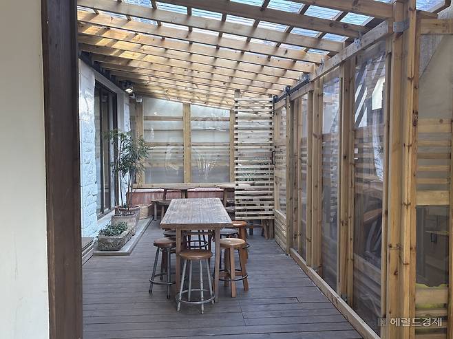 5일 종로구 안국동의 한 반려동물 동반 카페테라스의 모습. 정주원 기자