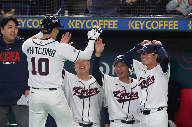 ▲ 셰이 위트컴 류지현 세리머니 ⓒ연합뉴스