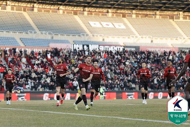 ▲ 7일 부천종합운동장에서 부천FC1995와 대전하나시티즌의 하나은행 K리그1 2026 2라운드가 열렸다. 후반 26분 갈레고의 선제골로 부천이 승리 가능성을 높였으나 후반 51분 서진수의 동점골로 1-1 무승부로 끝났다. ⓒ 한국프로축구연맹